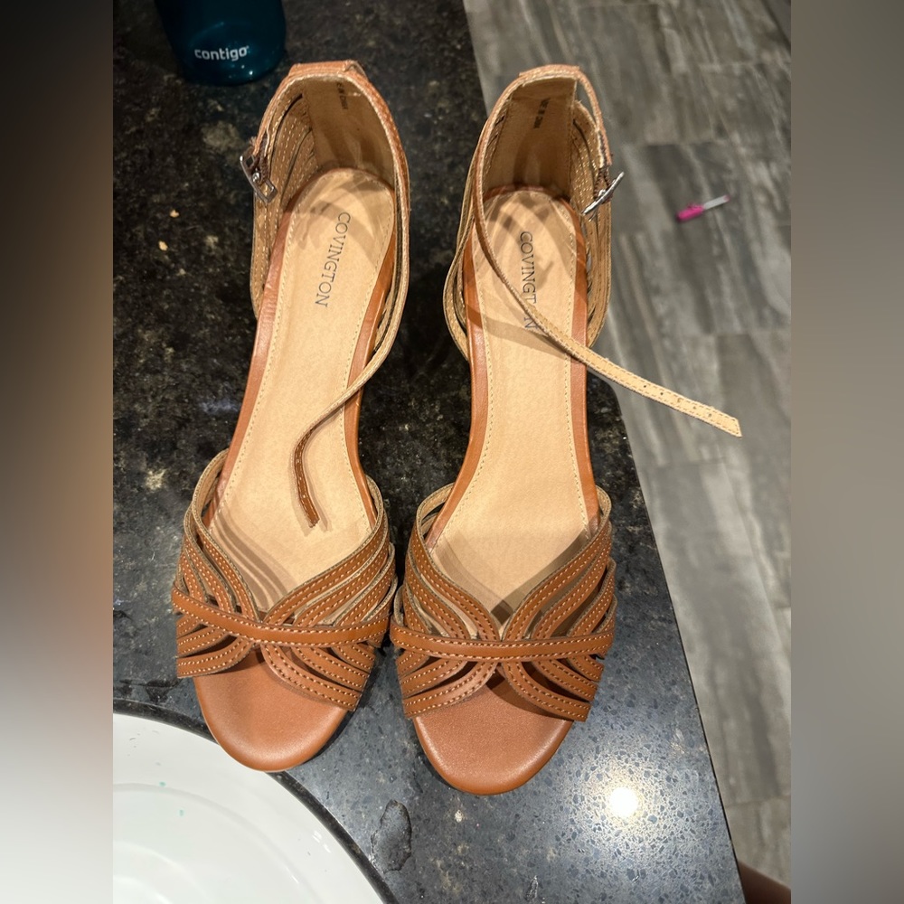 NWT Covington Downtown Wedges Size 8M